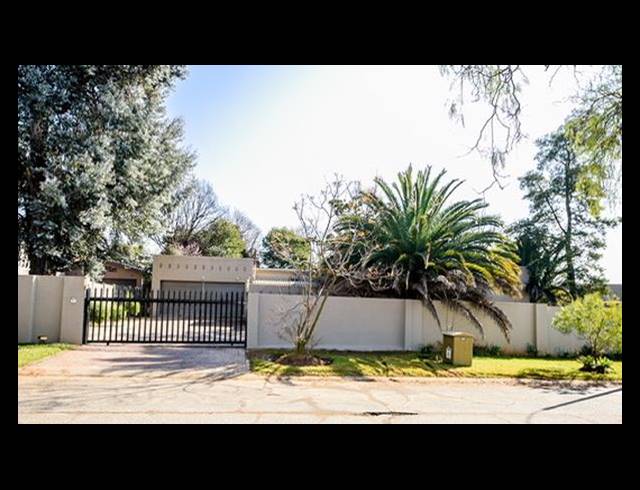 4 BEDROOM HOUSE FOR SALE IN VAN RIEBEECK PARK